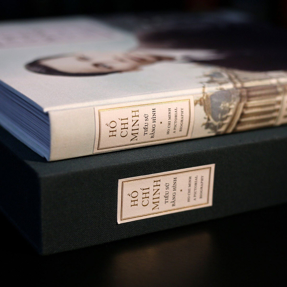 Sách "Hồ Chí Minh – Tiểu sử bằng hình" bản giới hạn bìa vải cao cấp - Ảnh 4