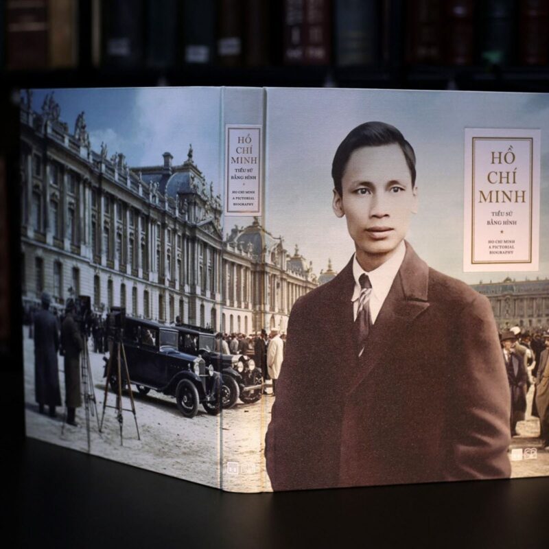 Sách Hồ Chí Minh – Tiểu sử bằng hình: Tư liệu lịch sử quý giá và quà tặng cao cấp