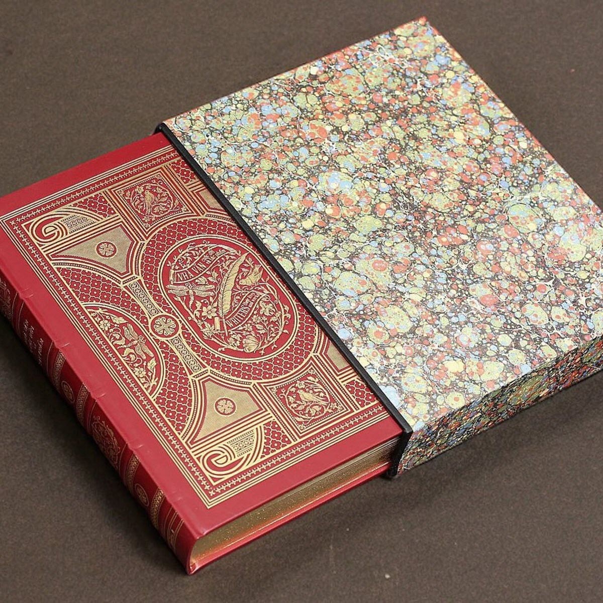 "Nhà văn: Cuộc đời và tác phẩm" – Ấn bản sách giới hạn làm quà tặng cao cấp