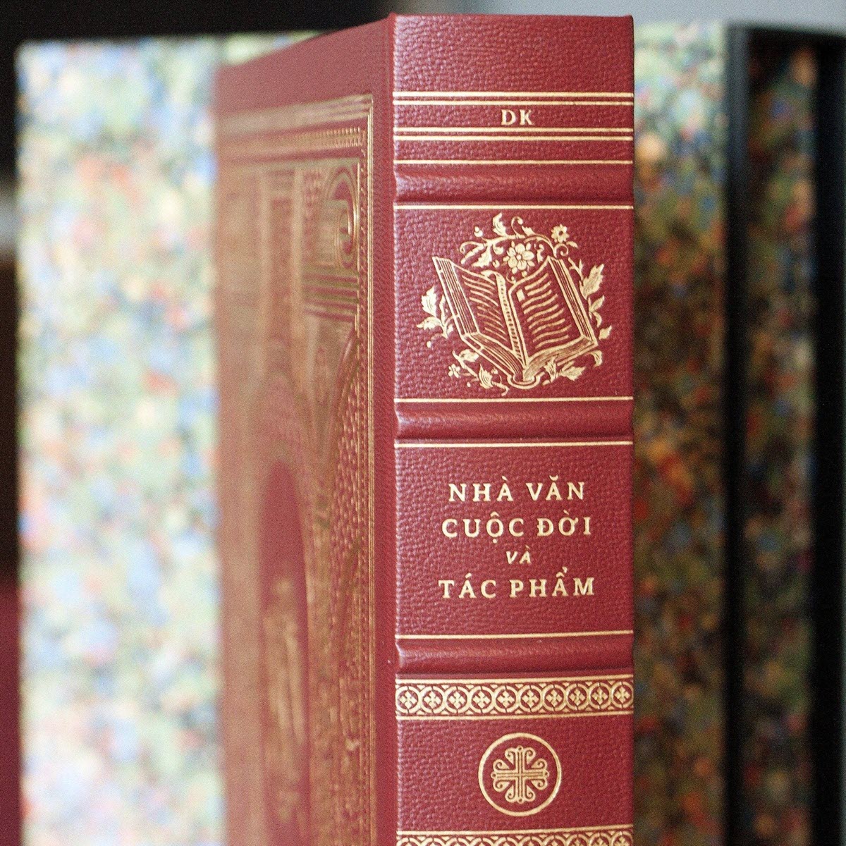 Sách "Nhà văn: Cuộc đời và tác phẩm" bản giới hạn bìa da cao cấp - Ảnh 6