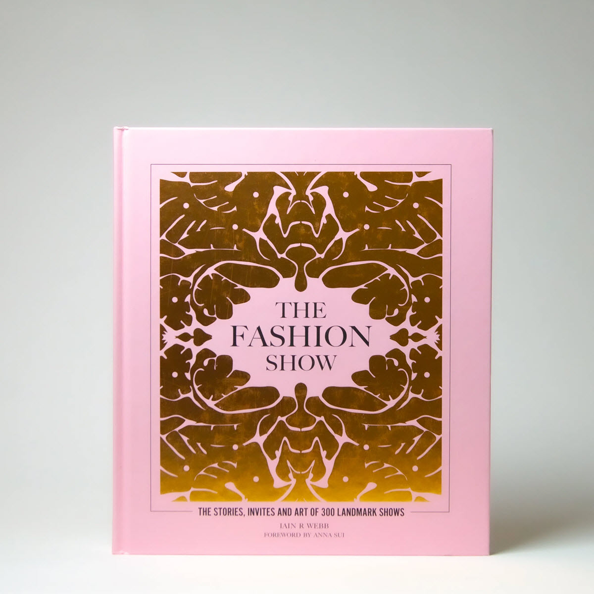 Sách The Fashion Show: The Stories, Invites and Art of 300 Landmark Shows