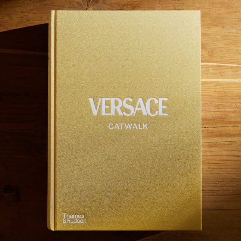 Sách Versace Catwalk: The Complete Collections (Bìa Vải)